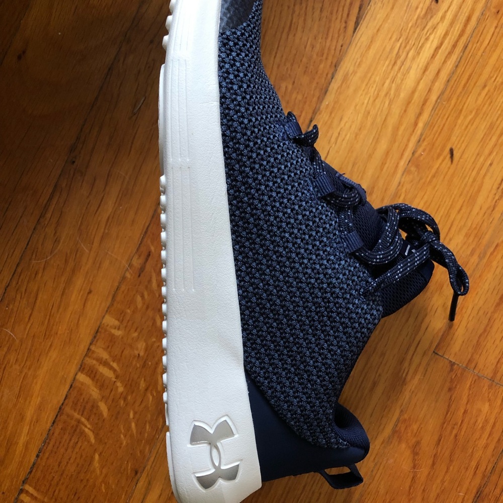 UA Navy Sneaker